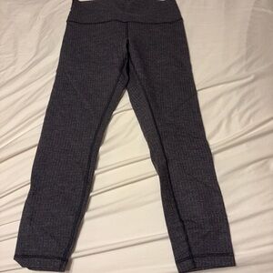 Women’s lululemon leggings.